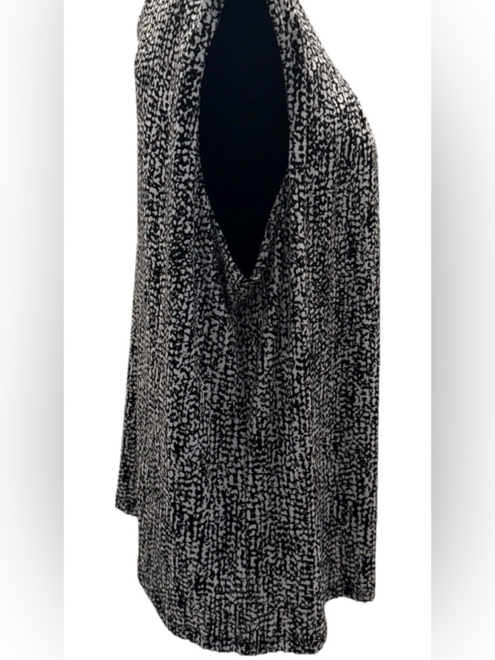 Calvin Klein Women's Sleeveless Black & White Blouse, Size 2X - Picture 10 of 14